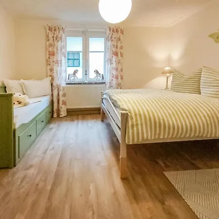 1 Bedroom Amazing In Apartment *